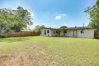 San Antonio Home, 2 Mi to Airport - Pets Welcome! - Country Houses