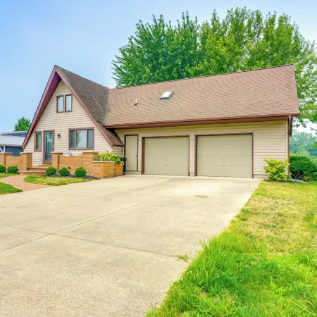 Lakefront St Marys Getaway w/ Boat Dock + Fire Pit Hotéis em Auglaize County