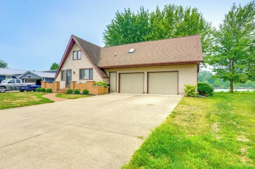 Lakefront St Marys Getaway w/ Boat Dock + Fire Pit - 3-Star
