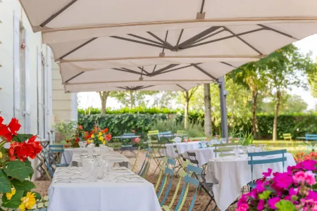 Le Domaine de Mestré The Originals Relais Отели в г. Фонтевро-Л'Абе