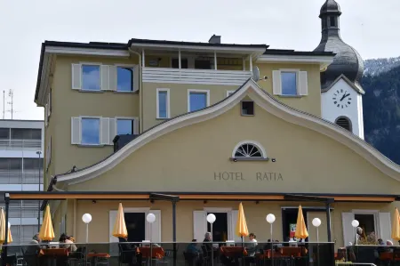 Hotel Rätia Отели в г. Ладир