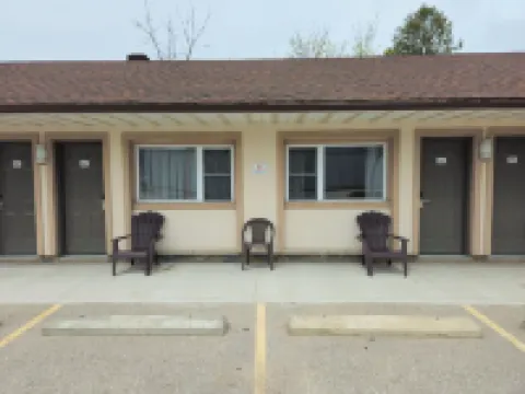 Forest Plaza Motel Hotels in Mount Forest