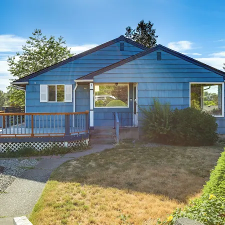 Updated Tacoma Home w/ Fire Pit!
