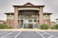 Branson West Vacation Rental w/ Resort Amenities! - Parkplatz