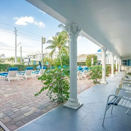Carriage House Resort Motel