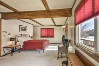 Simple Cranberry & Wine Farm Home w/ Fire Pit! - Homestays