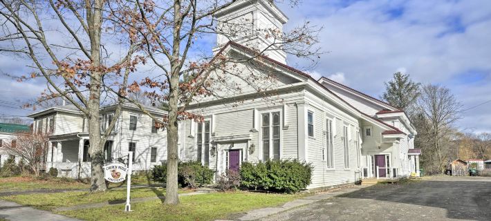 Lisle Apt: Fireplace & Stained Glass Windows! Hotels in Broome County