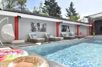 Hôtel Arles Plaza - Pools
