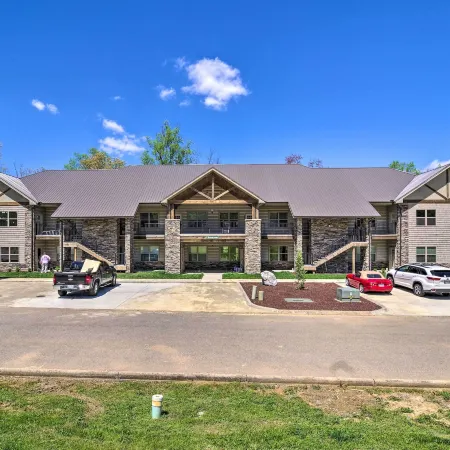 Townsend Condo w/ Pool, Great Smoky Mountain Views Hotele w: Townsend