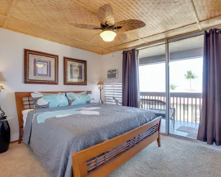 Kailua-Kona Condo Steps to Beach and Downtown! Hotels in Kailua-Kona