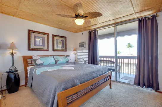 Kailua-Kona Condo Steps to Beach and Downtown!