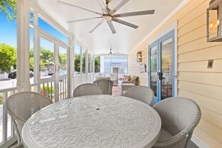 Stunning Views, Outdoor Dining, and Fitness Access - Gorgeous Gulf Retreat Отели рядом с достопримечательностью «Сисайд»