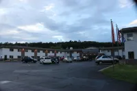 Baymont by Wyndham Iron Mountain - parking