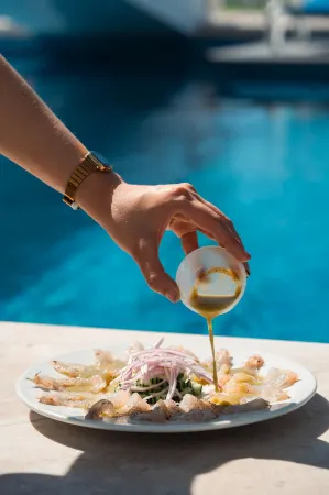 High Garden Grand Hotel Отели рядом с достопримечательностью «Fun Bus»