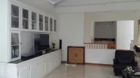 White House - Orange Hill Avenue Hotels in Eldeniya