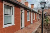 Barristers Row Hotels in Staunton