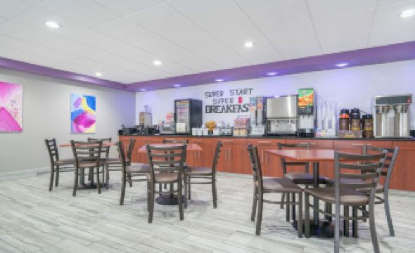 Super 8 by Wyndham Bloomington/Airport