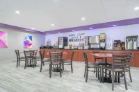 Super 8 by Wyndham Bloomington/Airport Hotels in Richfield