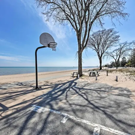 'aj's Retreat' w/ Deck: Walk to Lake Michigan!