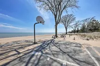'Ania's Retreat' w/ Deck: Walk to Lake Michigan! - Lemmikkieläimet sallittu