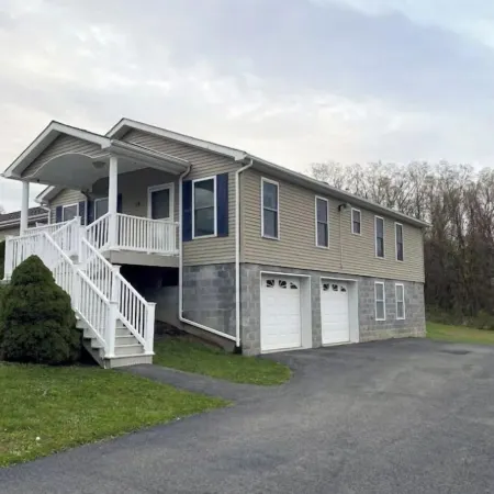 Stylish Cozy Home with Gorgeous Views!
