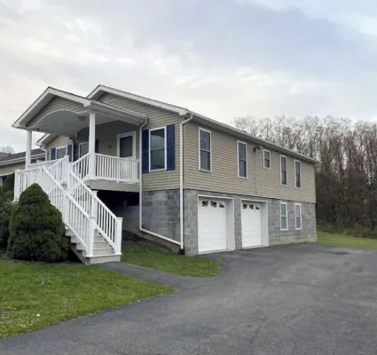 Stylish Cozy Home with Gorgeous Views!