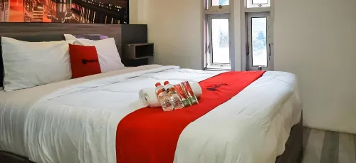 RedDoorz Plus @ Taman Madiun Hotels in Madiun City