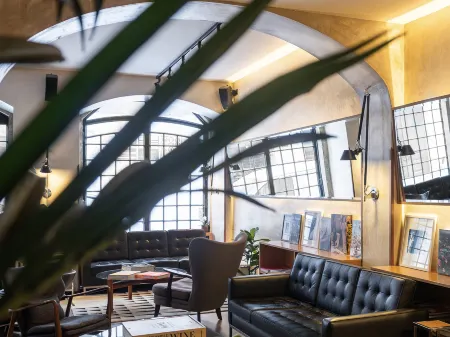 Brown's Downtown Hotel Отели рядом с достопримечательностью «Триумфальная Арка на руа Аугушта»