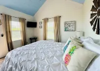 Fun Family Countryside Tiny House with Pool