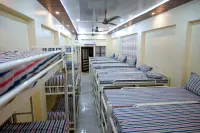 Goroomgo Bhagwaan Das Varanasi Hotels in Domari