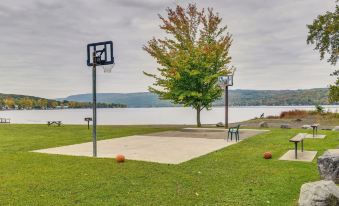 Pet-Friendly Honeoye Cottage Rental: Walk to Lake!