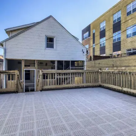 Beautiful Roscoe Village/Hamlin Park 4 bed 3 bath.