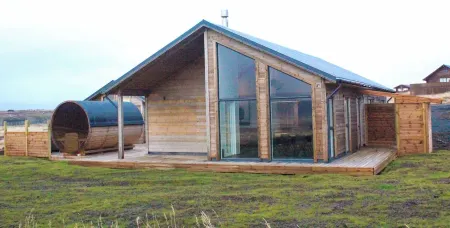 Sensational cabin with hot tub, sauna, fire place, 85" TV and magical views