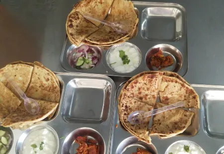 Hotel Raj Hans Отели рядом с достопримечательностью «KHATU SHYAM JI»