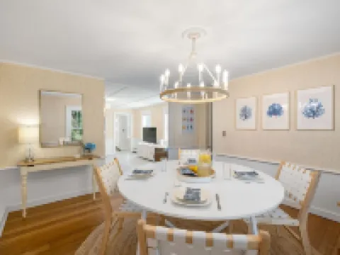 Steps from Javes St Shops, BBQ & Outdoor Shower โรงแรมในSandwich