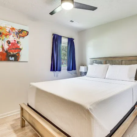 Cozy Meyers Lake Townhome Near Hall of Fame!