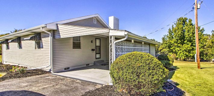 Lakeview Home - 1 Mile from Bull Shoals Lake! Hotels in Baxter County