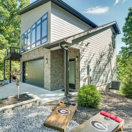 Game Room, Fire Pit Free Pickleball & Tennis