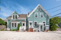 Admiral's Landing Hotels near Pilgrim Monument and Provincetown Museum