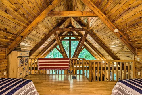 Tellico Plains Cabin - 5 Acres, Backyard Creek! - 3 étoiles