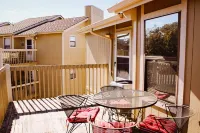 Spacious Condo with Serene Lake Views - Charming Lakefront Retreat Hotels in Osage Township