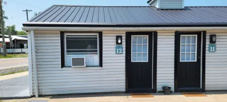 1st Floor Beach Access Studio Apartment U12 in Geneva