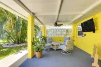 2 Mi to Bradenton Beach Water-View Home with BBQ - Spa