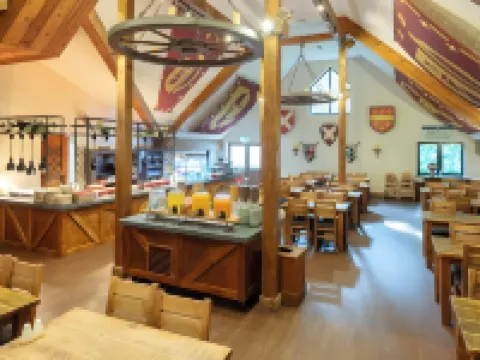 Warwick Castle Hotel & Knight's Village Hotels in Warwick