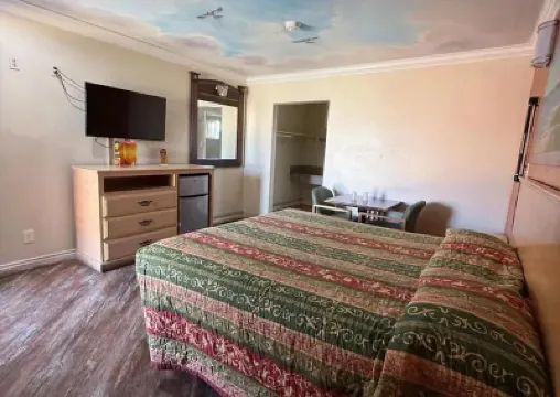 Robinhood Motel Anaheim West Hotels near Adventure City