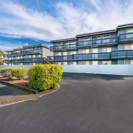 2Br + Loft • Spring Escape Special w Hot Tub - 207