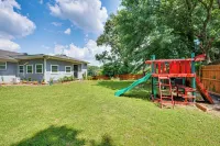 1 Mi to Train: ATL Area Apt w/ Patio & Shared Yard Hotels in East Point