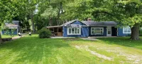 Charming 3-bedroom 2 bathroom house steps from the public beach in  Oak Harbor