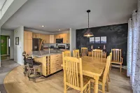 Spacious Ski-in/Out Black Mountain Home w/ Deck! - Wifi