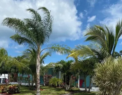 Lovely 2 Bedroom with a Pool Timberline Glamping Jupiter附近的飯店